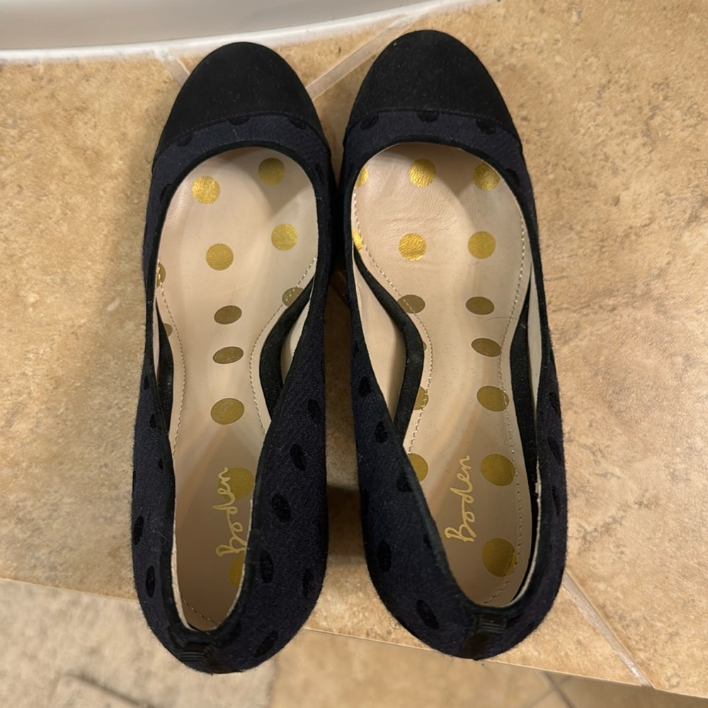 Boden Lisbeth Pumps.  Navy & Black Spot.  Size 9